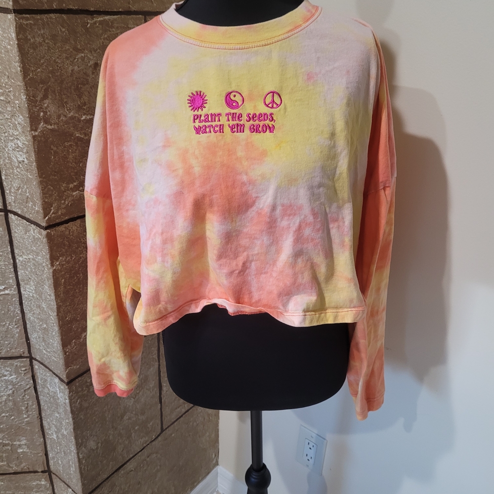 Colorful Tie-Dye Crop Sweatshirt with Graphic